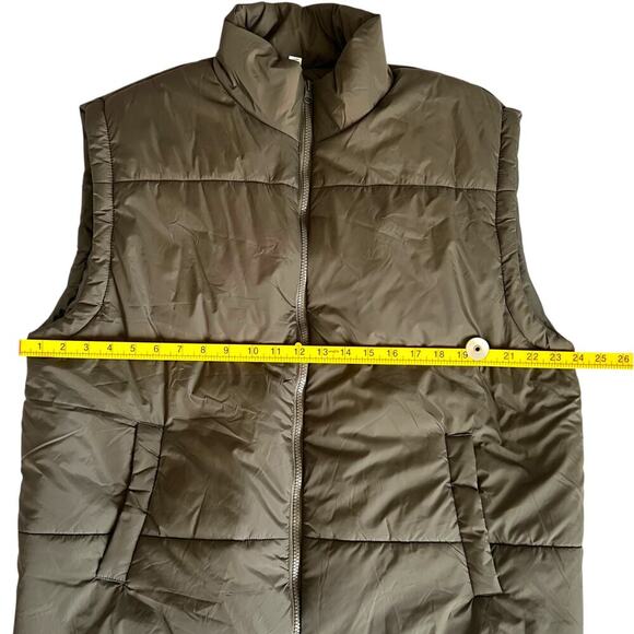 Women’s Boxy Zip Up Puffer Vest Olive Size XL - Picture 7 of 8